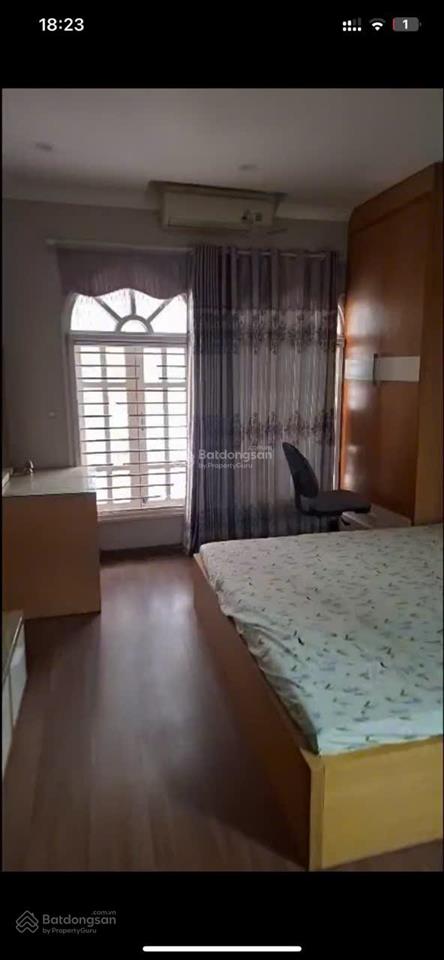 Cho thuê nhà 255 lĩnh nam, 30mx5 tầng, 10 triệu/th, 3 ngủ, 4 wc, full nội thất, gần ô tô, nhà đẹp.