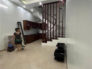 Cho thuể nhà 145 yên lạc, 35m2x5 tầng, 11 triệu/th, 3 ngủ, 3 wc, nhà đẹp mới, trung tâm