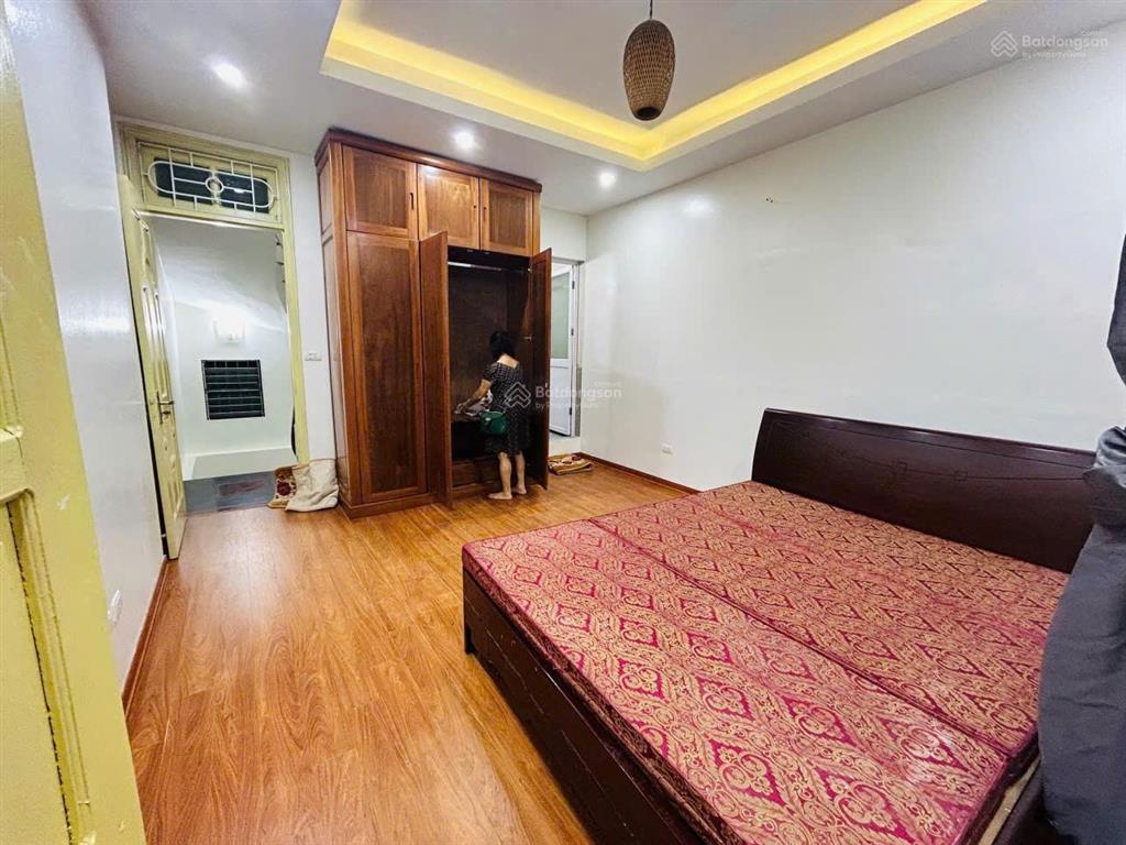 Cho thuể nhà 145 yên lạc, 35m2x5 tầng, 11 triệu/th, 3 ngủ, 3 wc, nhà đẹp mới, trung tâm