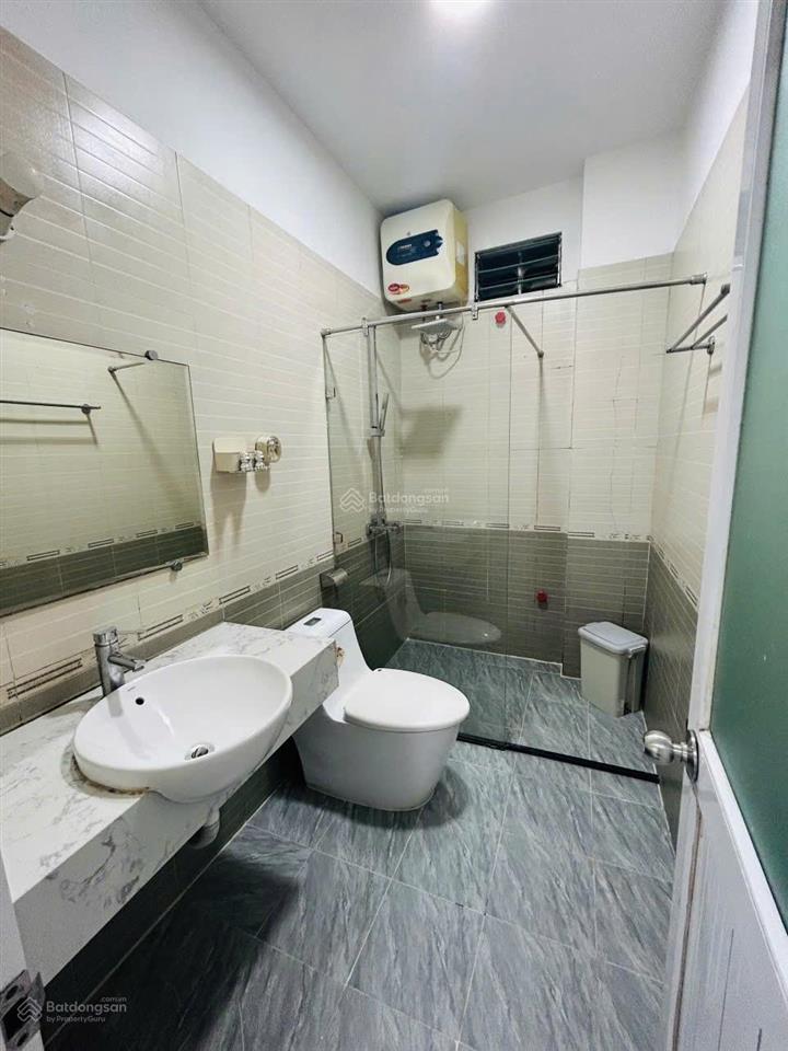 Cho thuể nhà 145 yên lạc, 35m2x5 tầng, 11 triệu/th, 3 ngủ, 3 wc, nhà đẹp mới, trung tâm
