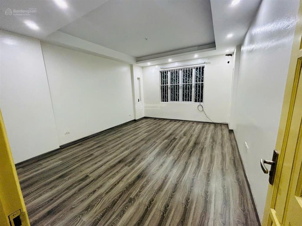 Cho thuể nhà 145 yên lạc, 35m2x5 tầng, 11 triệu/th, 3 ngủ, 3 wc, nhà đẹp mới, trung tâm