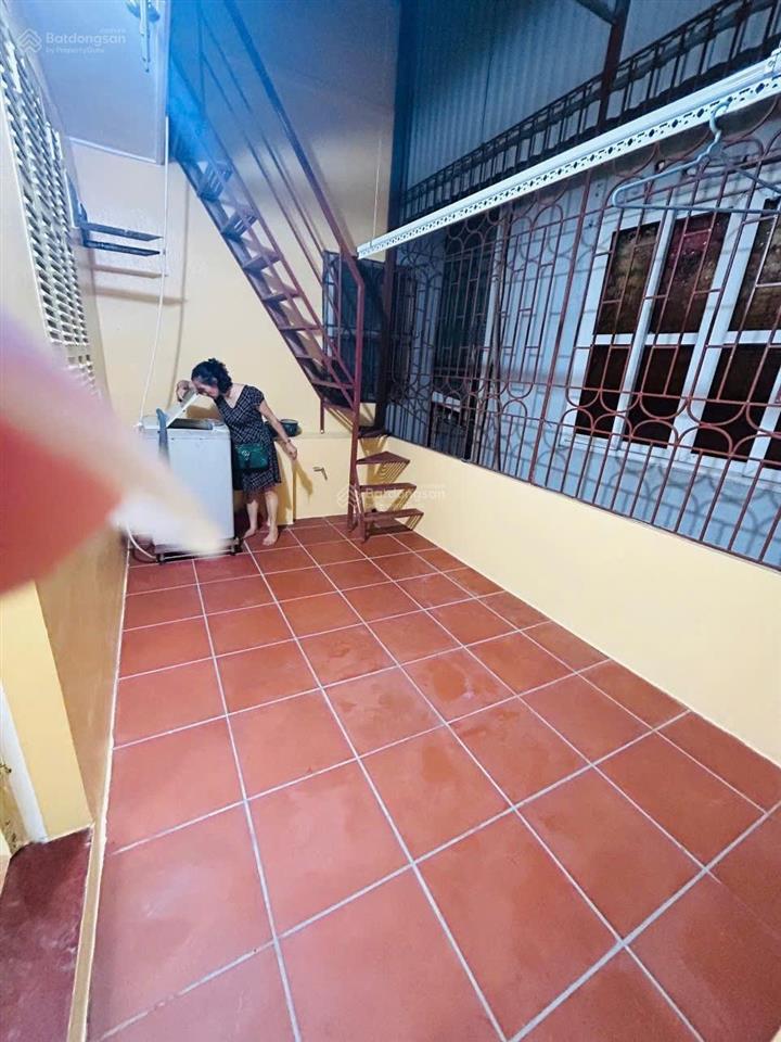 Cho thuể nhà 145 yên lạc, 35m2x5 tầng, 11 triệu/th, 3 ngủ, 3 wc, nhà đẹp mới, trung tâm