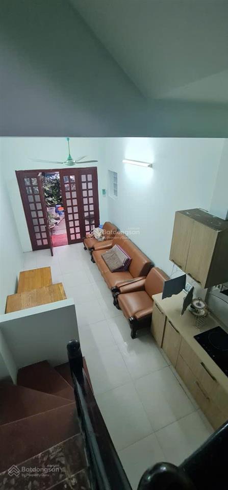 Cho thuê nhà nguyễn huy tự, hbt, 30mx4 tầng, 13 triệu, 3 ngủ, 3 wc, full nội thất, ô tô đỗ cửa