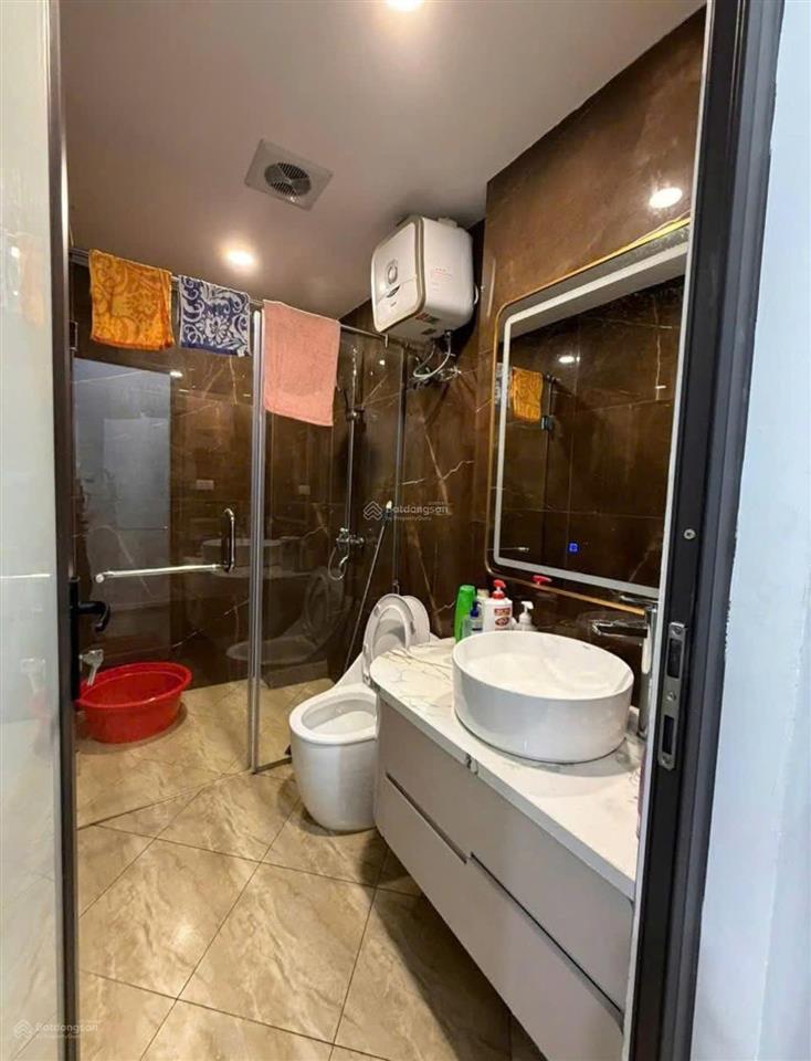 Cho thuê nhà 143 nguyễn chính, 35m2x6 tầng, 16 tr/th, 3pn, 5 wc, full đồ, thang máy, ô tô, kd tốt