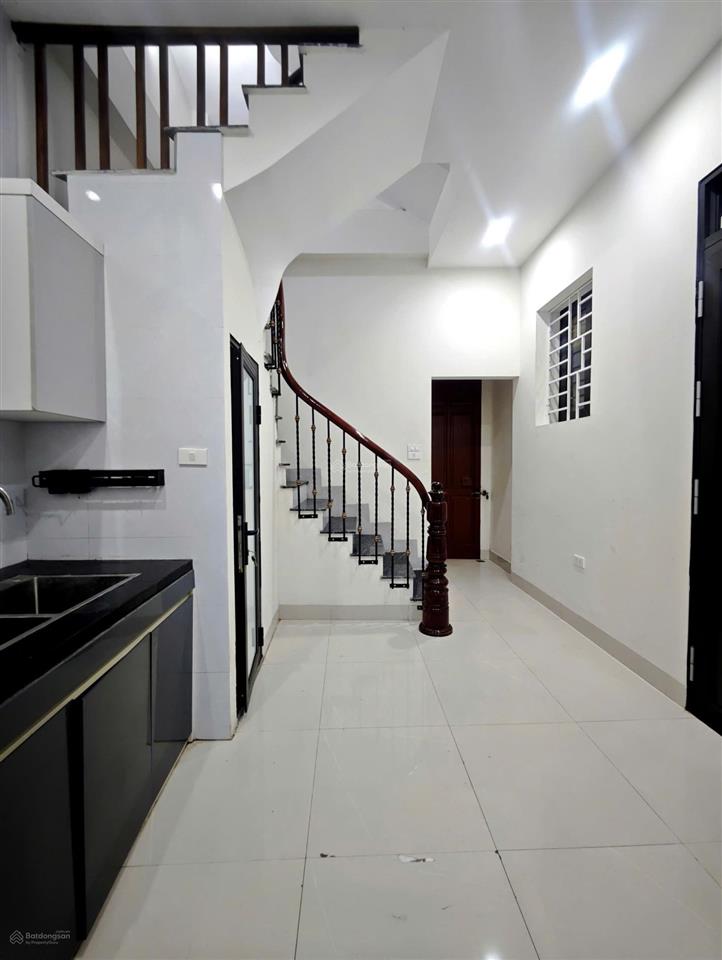 Cho thuê nhà 67 giáp bát, 22mx4 tầng, 7,5 triệu/th, 2 ngủ, 3 wc, full đồ, nhà đẹp mới gần phố