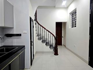 Cho thuê nhà 67 giáp bát, 22mx4 tầng, 7,5 triệu/th, 2 ngủ, 3 wc, full đồ, nhà đẹp mới gần phố
