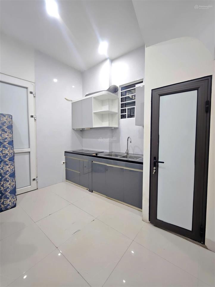 Cho thuê nhà 67 giáp bát, 22mx4 tầng, 7,5 triệu/th, 2 ngủ, 3 wc, full đồ, nhà đẹp mới gần phố
