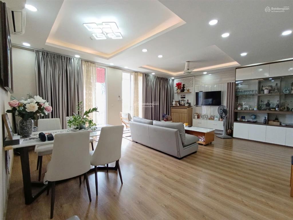 Chủ cần bán chcc flemington lê đại hành q11 dt 220m2=4pn=16tỷ. sổ hồng.  0934 144 *** hương