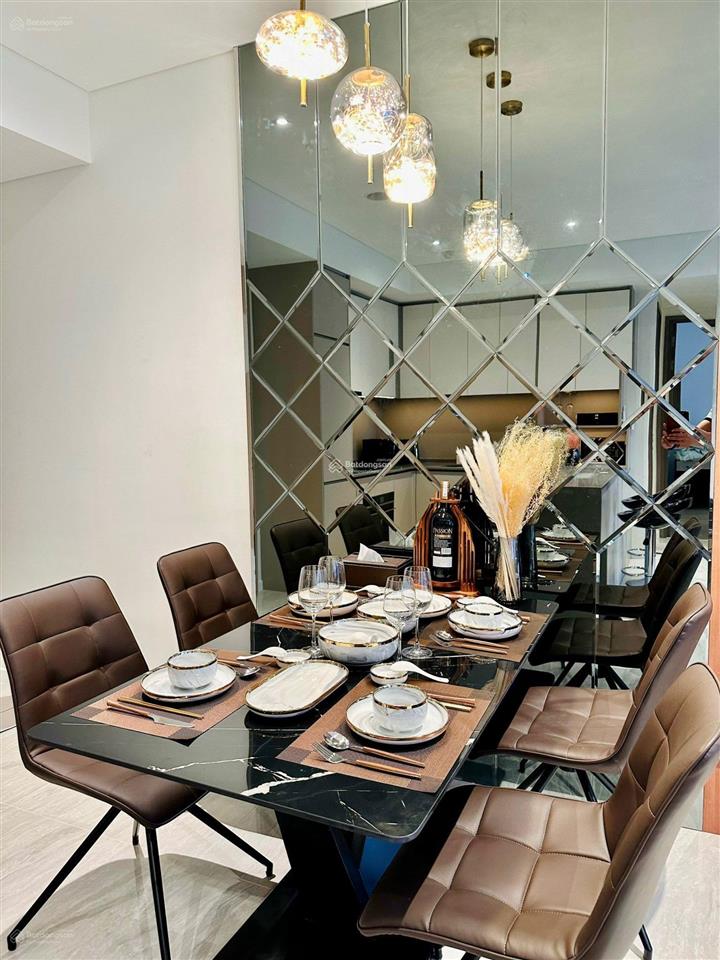 Cần bán chcc screc tower, q3 dt 92m2, 2pn, 2wc, giá bán 5 tỷ5 (sổ hồng),  0934 144 *** hương