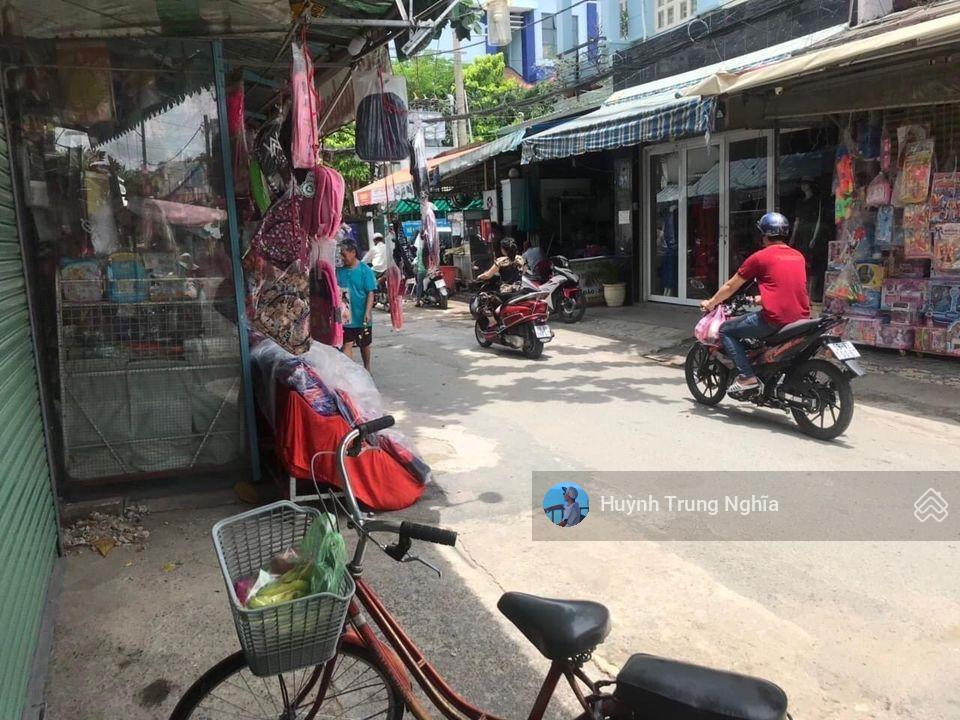 Định cư nước ngoài bán gấp căn nhà cấp 4 giá 980tr đường hương lộ 2, trung lập hạ ngay kcn tây bắc