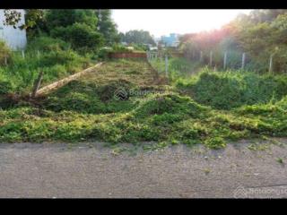 Bán đất giá rẻ 550tr gần chợ trảng bàng. dt 115m2, sổ hồng riêng