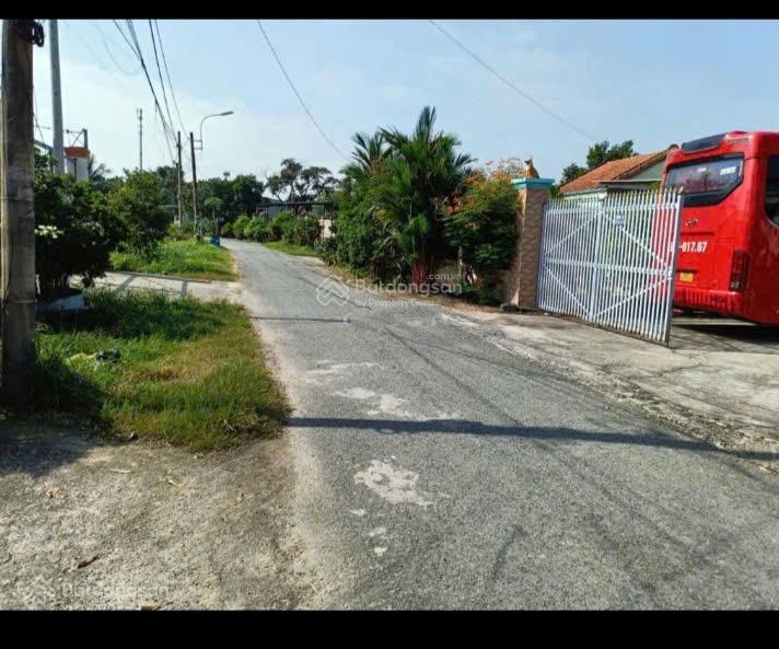 Cần bán siêu phẩm 109m2 nằm ngay 1 sẹc suối lội , tân thông hội, củ chi . giá 1 tỷ 6, sổ hồng riêng