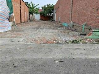 Bán lô đất 135m2 ngay agribank vòng xoay trảng bàng . giá 650tr, sổ hồng riêng