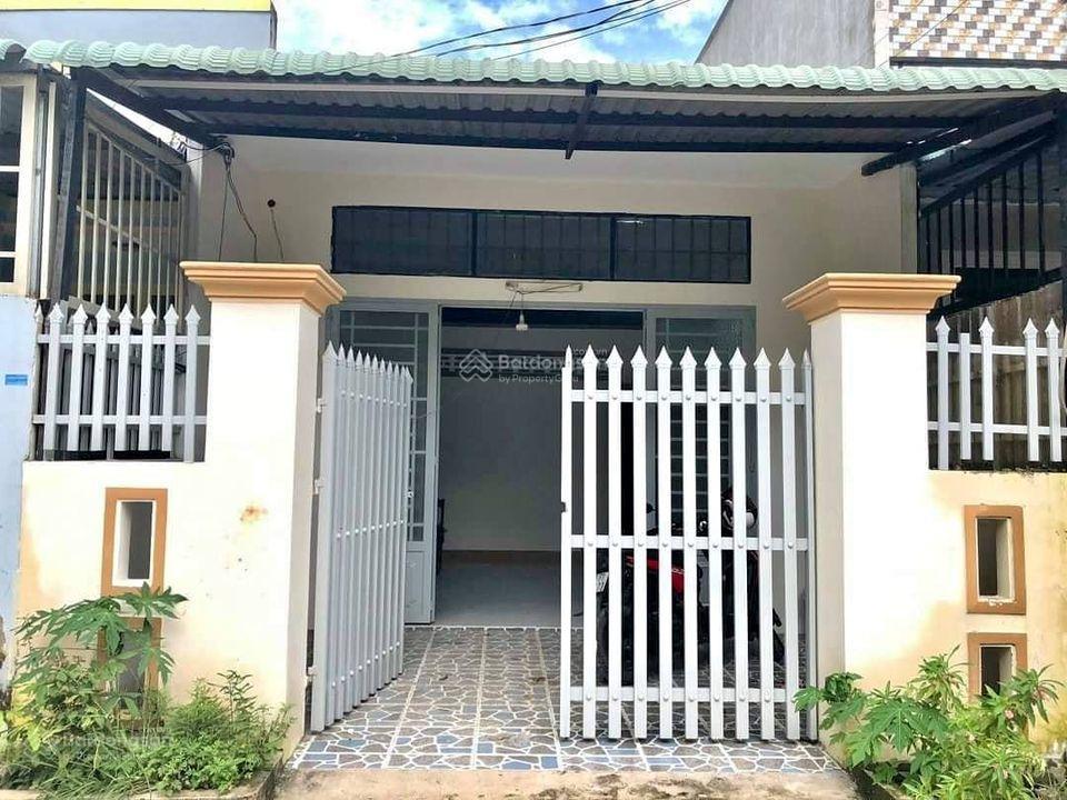 Nhà cấp 4 gần bến xe củ chi. dt 100m2, sổ hồng riêng