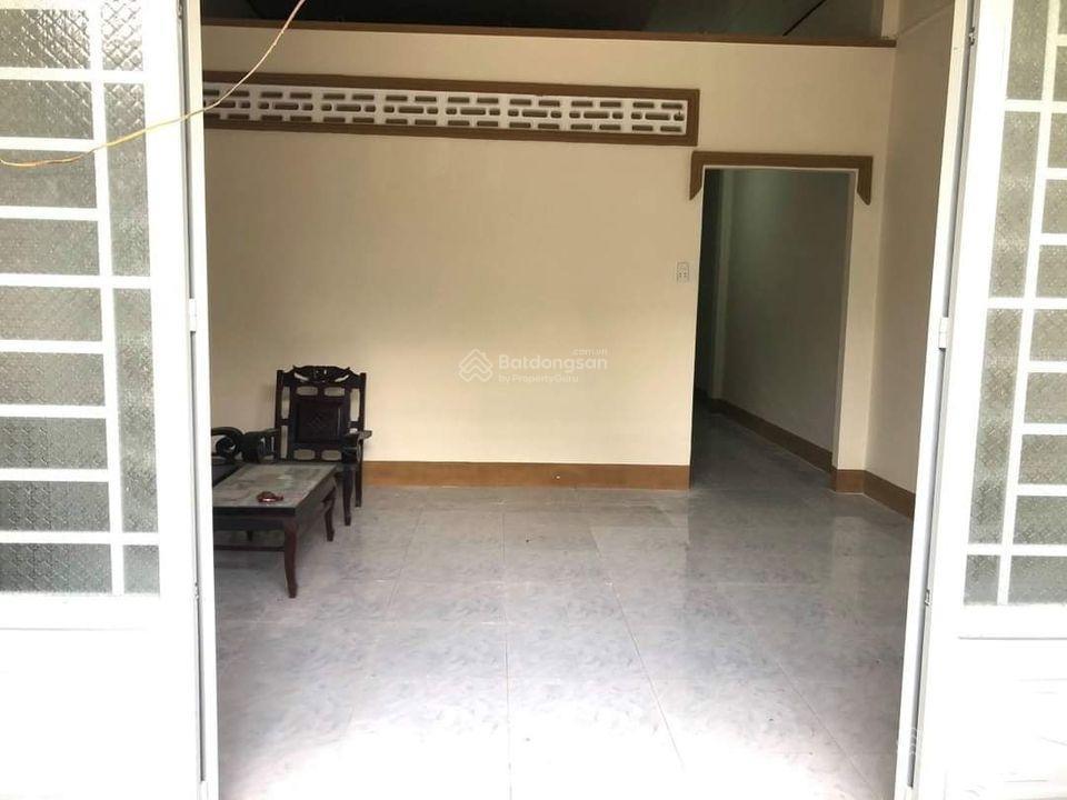 Nhà cấp 4 gần bến xe củ chi. dt 100m2, sổ hồng riêng