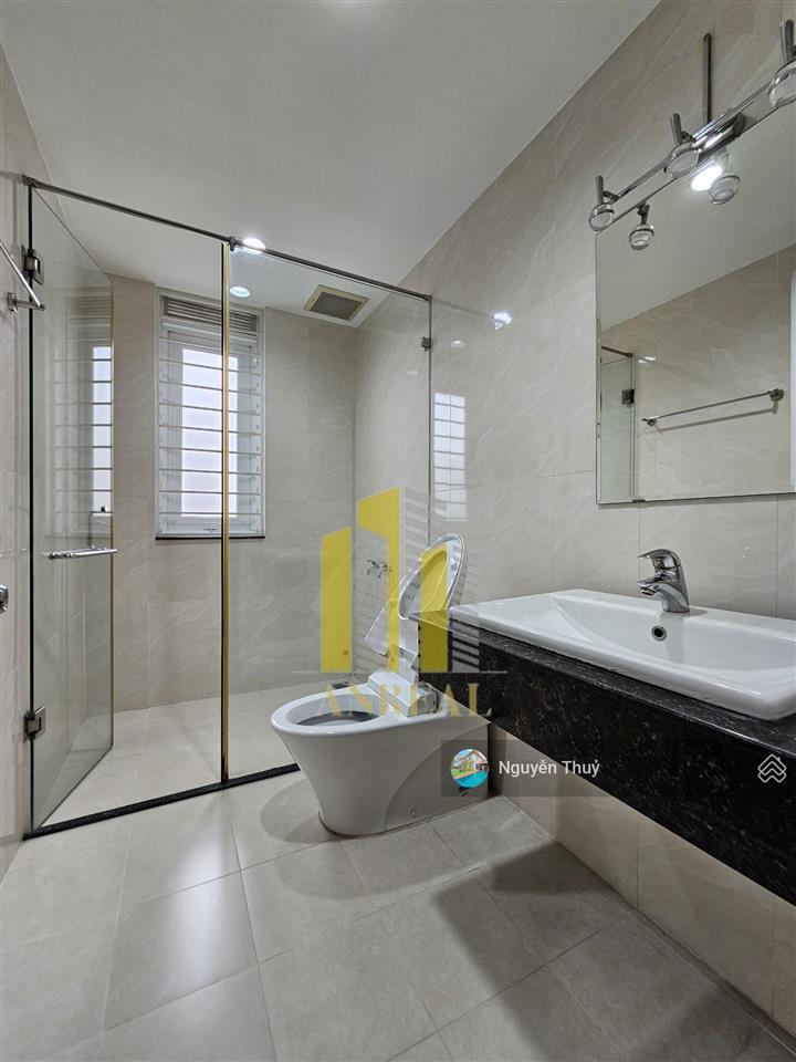 Toà nhà căn góc 3 lầu  thang máy sàn trống giá 70 triệu