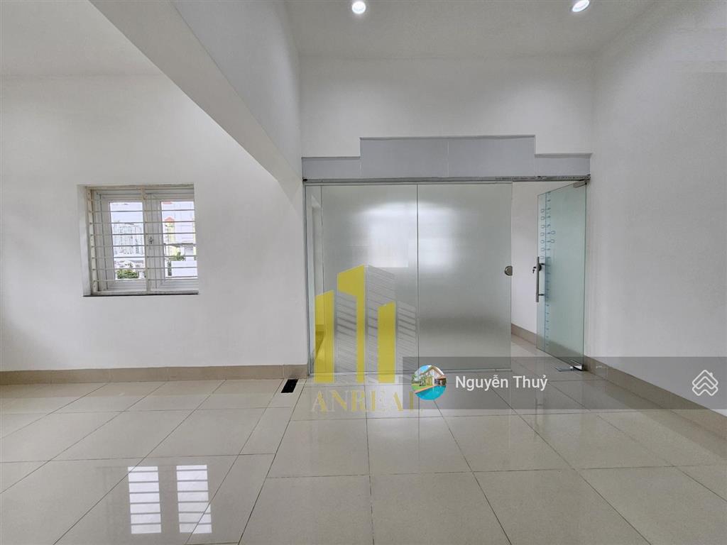 Toà nhà căn góc 3 lầu  thang máy sàn trống giá 70 triệu