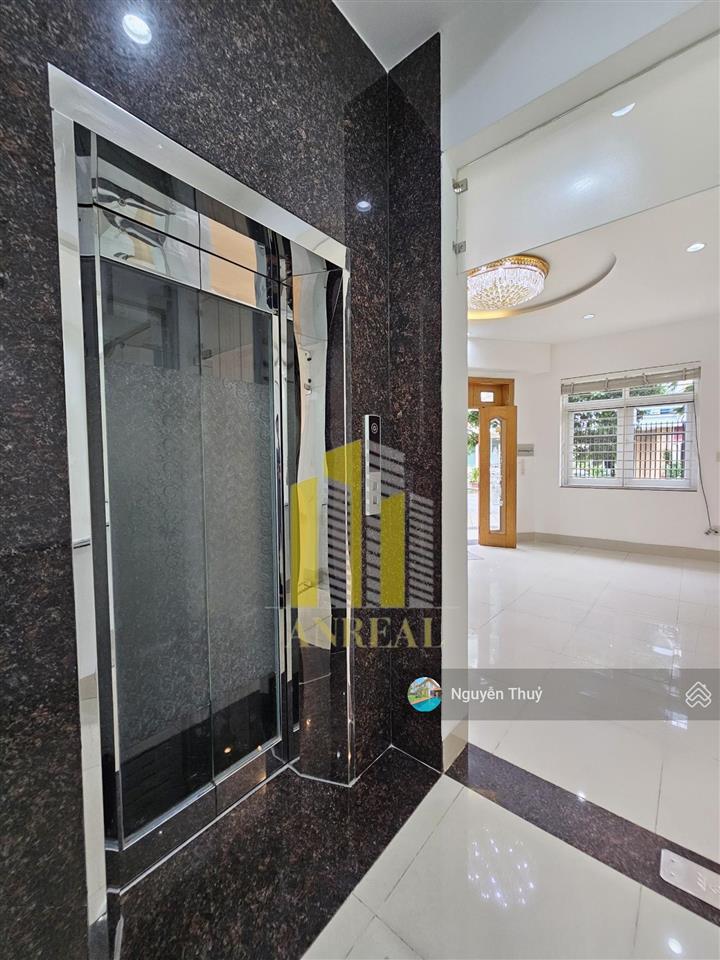 Toà nhà căn góc 3 lầu  thang máy sàn trống giá 70 triệu