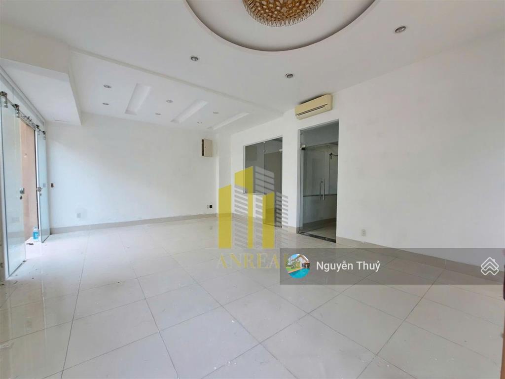 Toà nhà căn góc 3 lầu  thang máy sàn trống giá 70 triệu