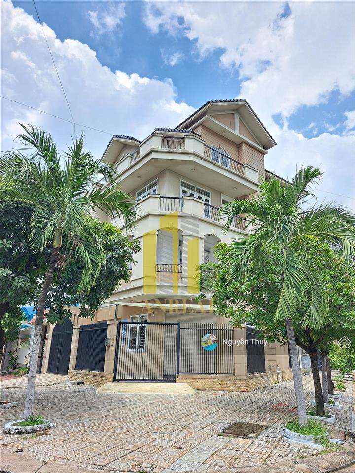 Toà nhà căn góc 3 lầu  thang máy sàn trống giá 70 triệu