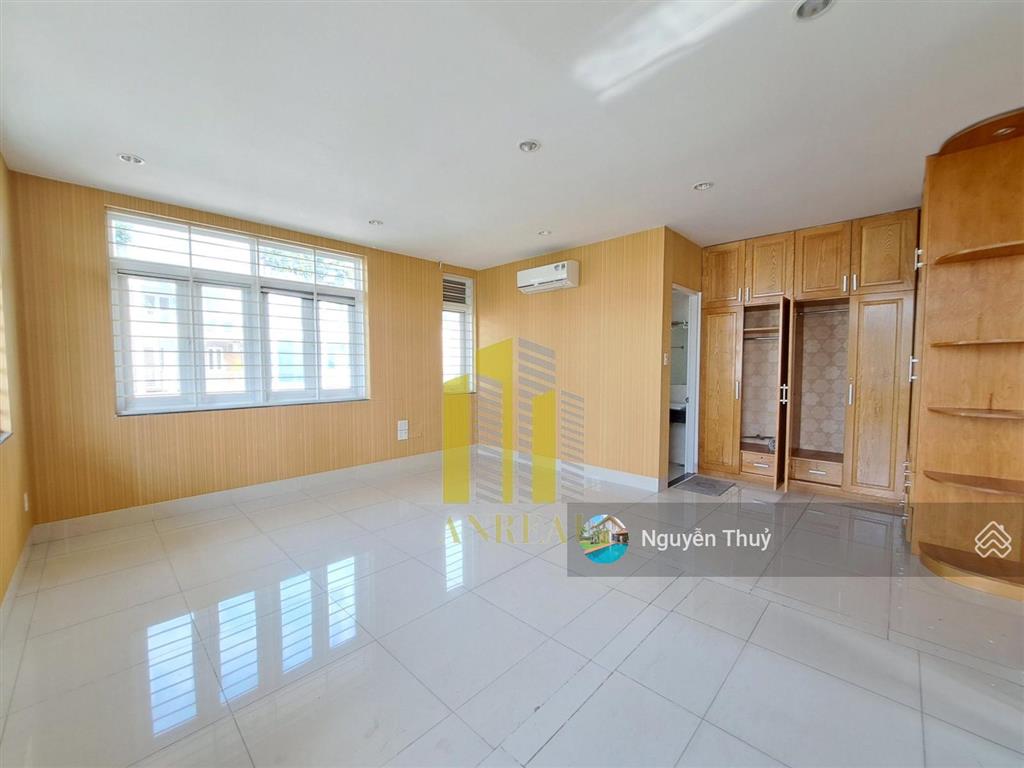 Toà nhà căn góc 3 lầu  thang máy sàn trống giá 70 triệu