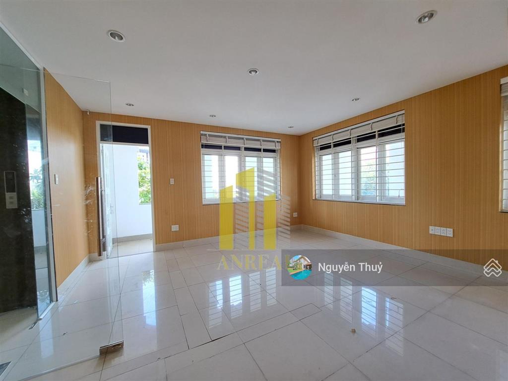 Toà nhà căn góc 3 lầu  thang máy sàn trống giá 70 triệu