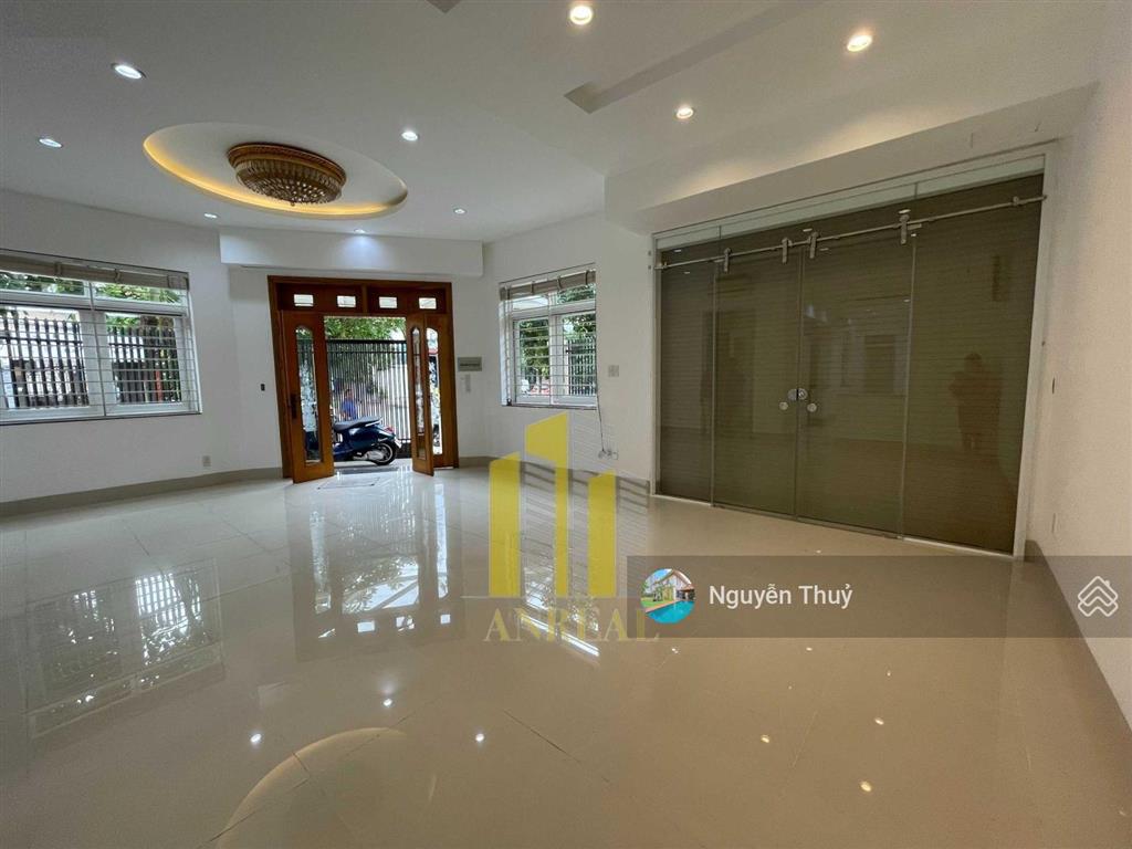 Toà nhà căn góc 3 lầu  thang máy sàn trống giá 70 triệu