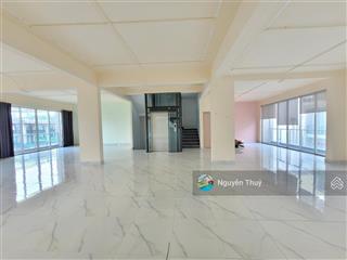 Cho thuê sàn văn phòng 150m2 trống suốt  thang máy