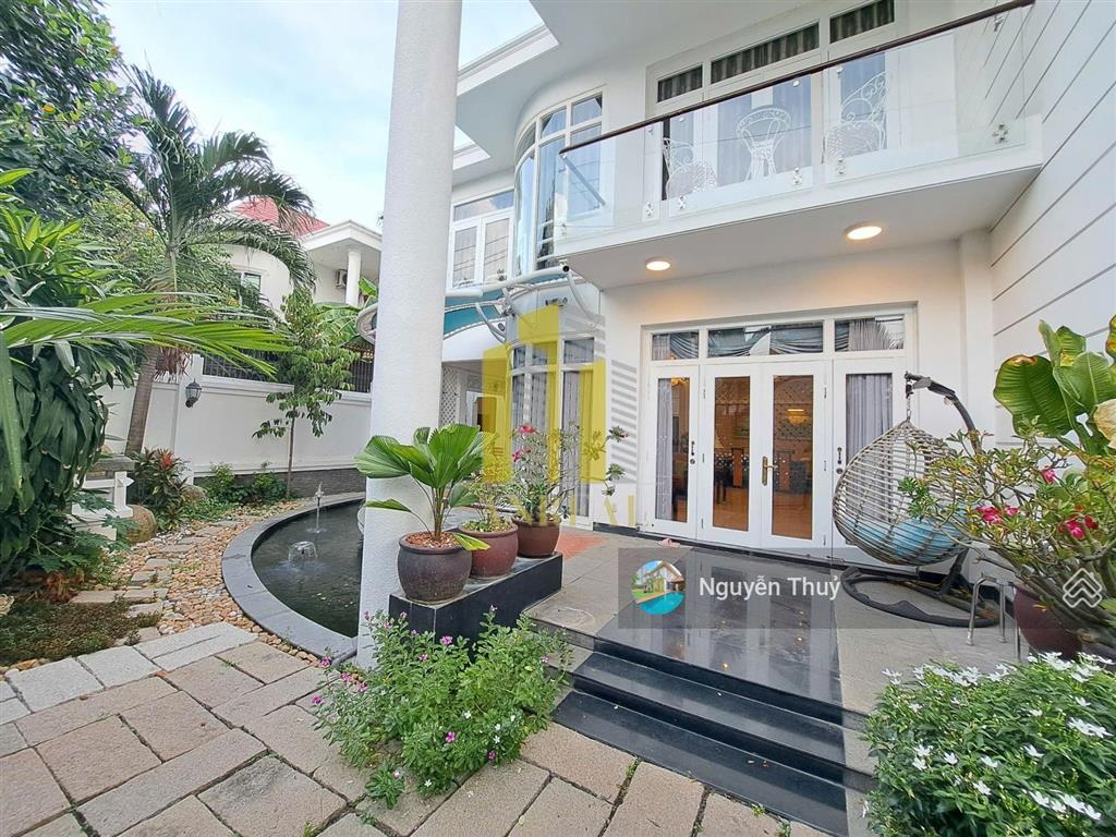 Biệt thự sân vườn 300m²  đầy đủ nội thất tiện nghi  giá 56 triệu