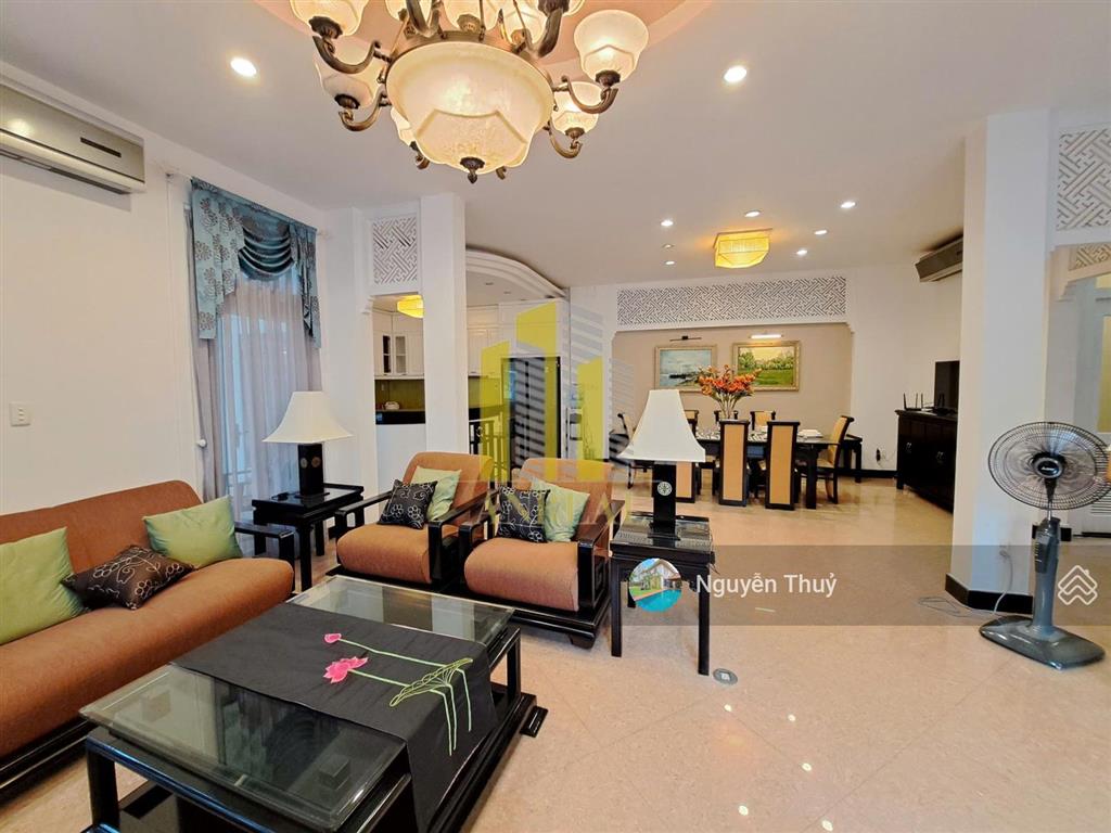 Biệt thự sân vườn 300m²  đầy đủ nội thất tiện nghi  giá 56 triệu