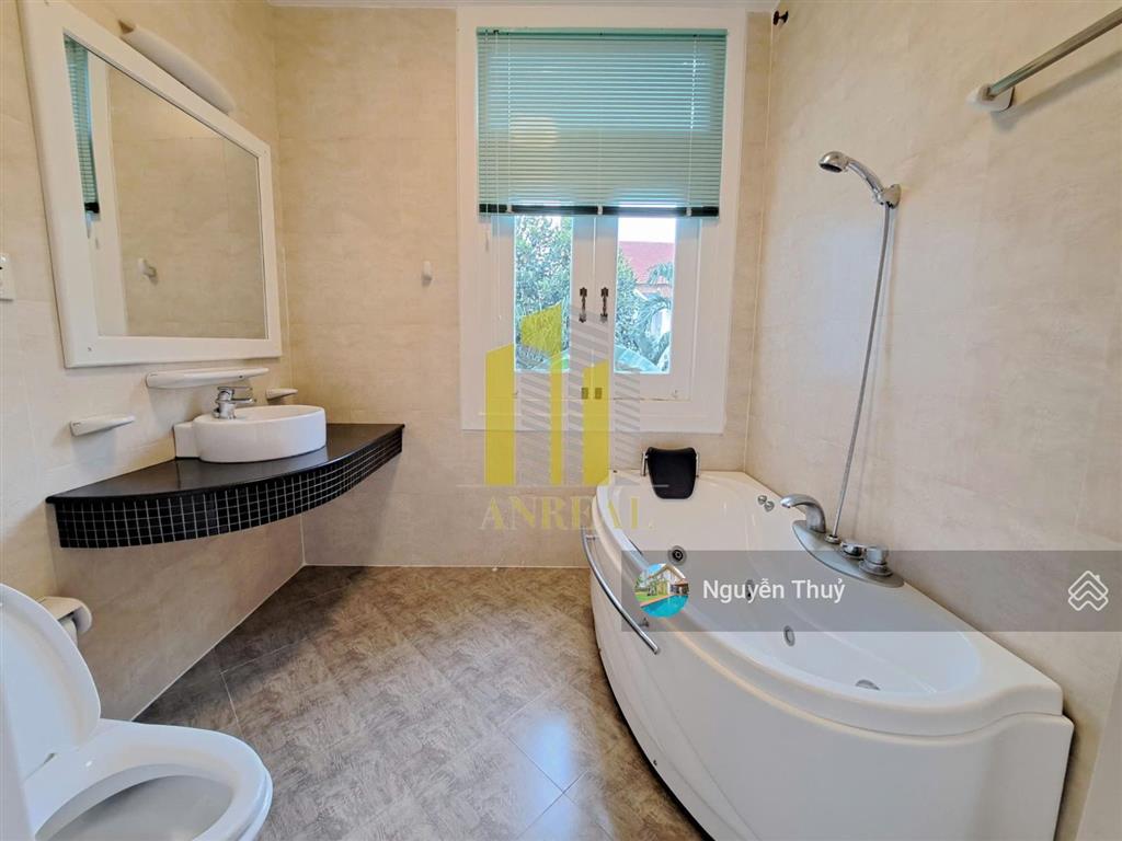 Biệt thự sân vườn 300m²  đầy đủ nội thất tiện nghi  giá 56 triệu