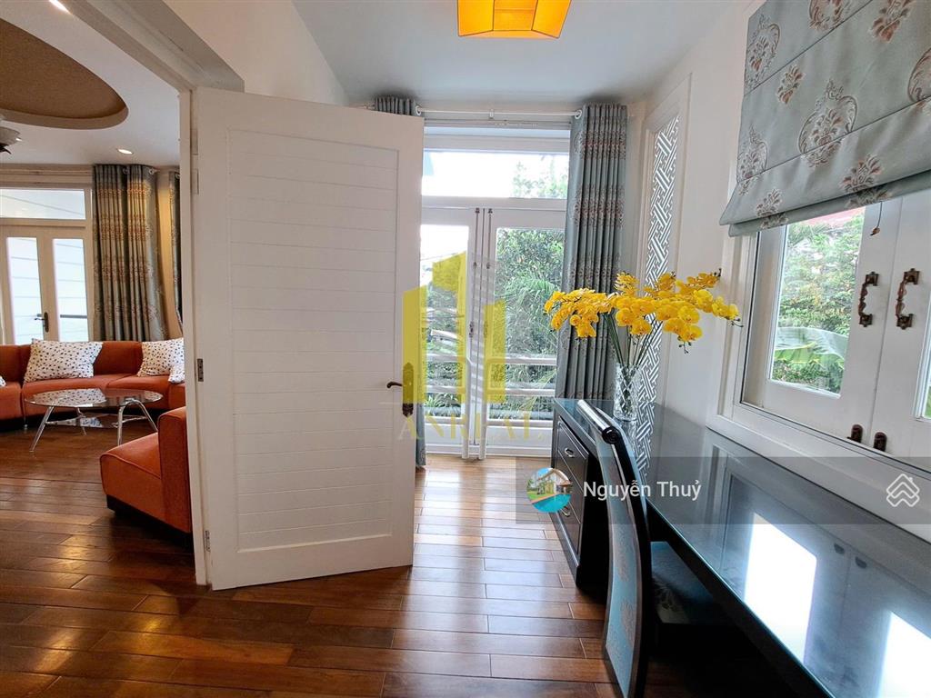 Biệt thự sân vườn 300m²  đầy đủ nội thất tiện nghi  giá 56 triệu