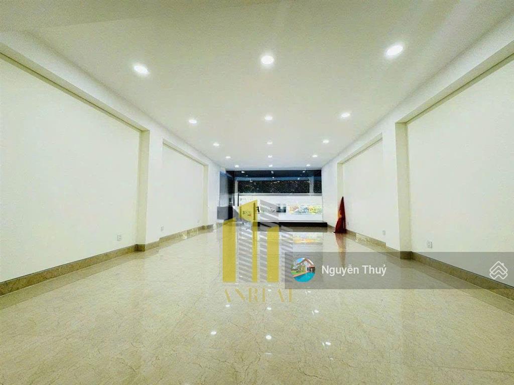 Cho thuê tòa văn phòng hầm 4 lầu trống suốt  thang máy giá 55 triệu