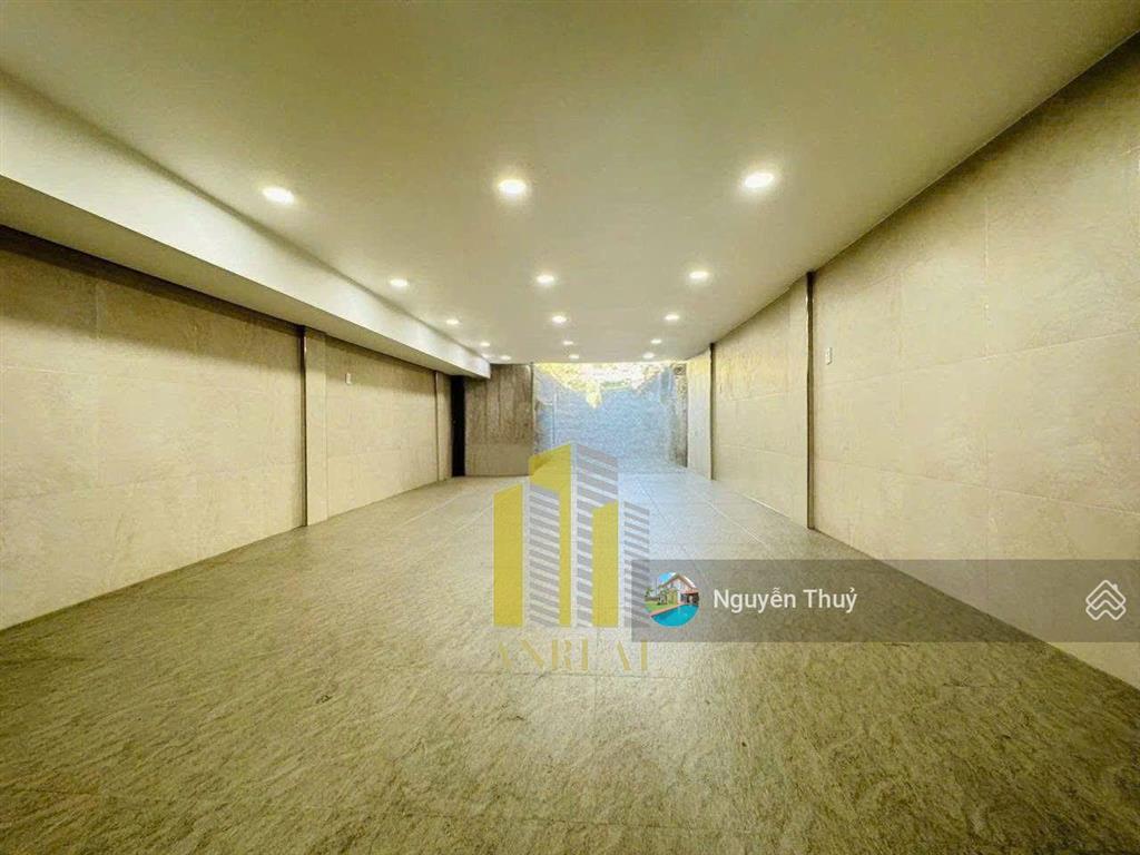 Cho thuê tòa văn phòng hầm 4 lầu trống suốt  thang máy giá 55 triệu