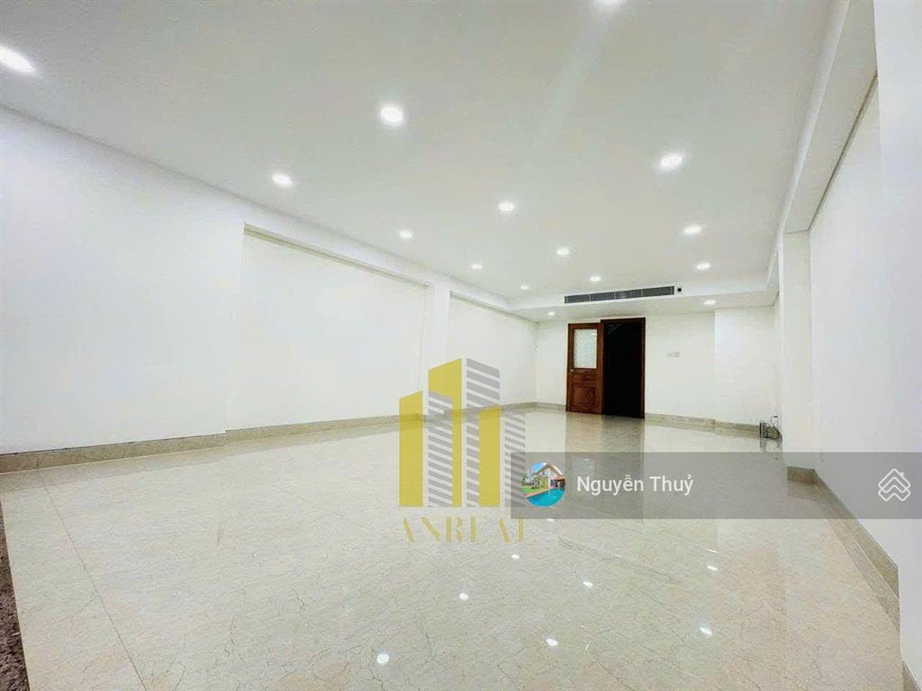 Cho thuê tòa văn phòng hầm 4 lầu trống suốt  thang máy giá 55 triệu