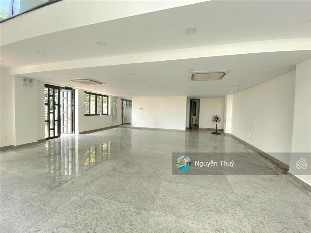 Cho thuê văn phòng 300m2 giá 60 triệu  đường 34 trần não