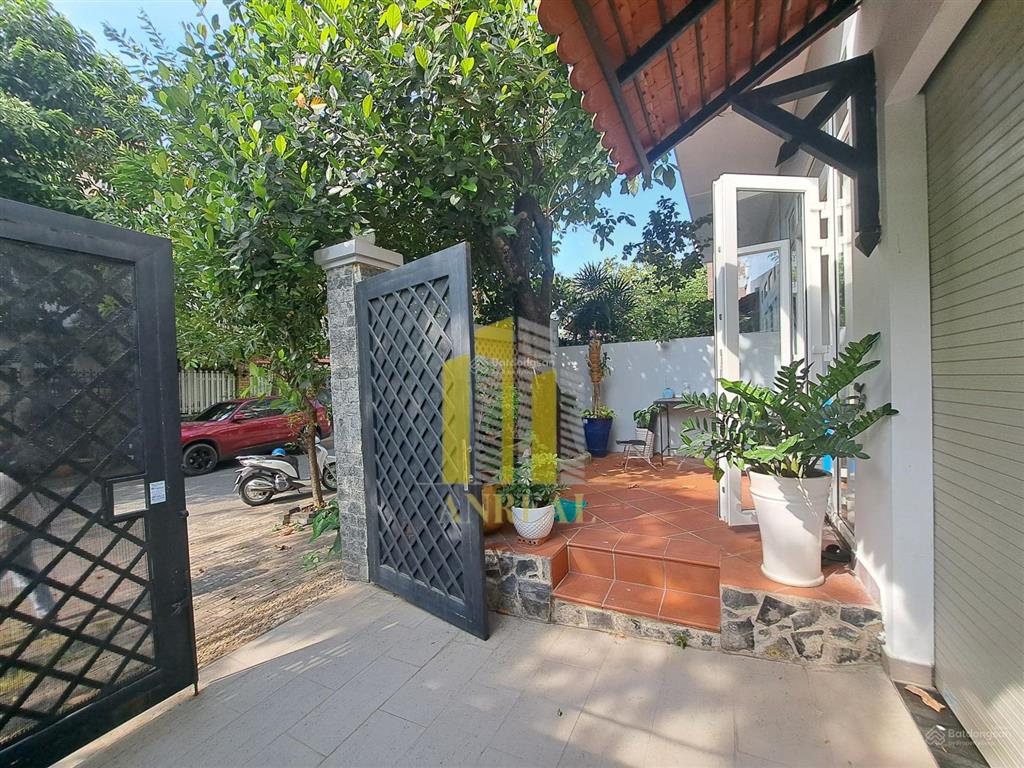 Cho thuê villa trần não 4 phòng  nhà trống  đường xe hơi. giá 37 triệu