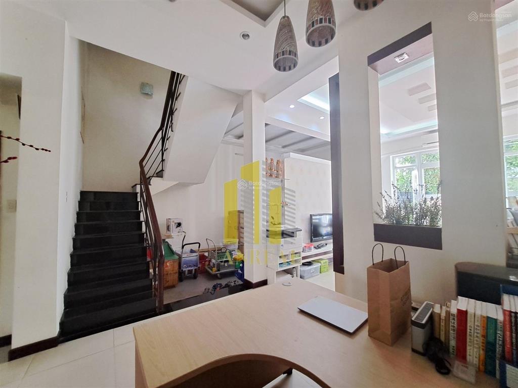 Cho thuê villa trần não 4 phòng  nhà trống  đường xe hơi. giá 37 triệu