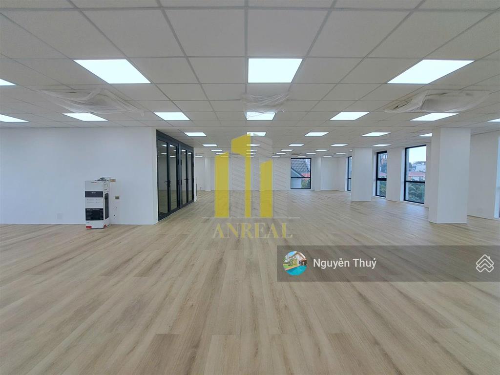 Cho thuê văn phòng thảo điền 300m² lầu 2  giá 80 triệu. sàn trống
