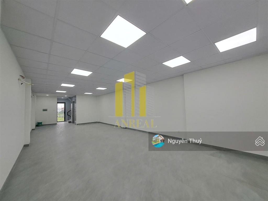 Nhà sàn trống 4 lầu  thang máy cho thuê giá 60 triệu