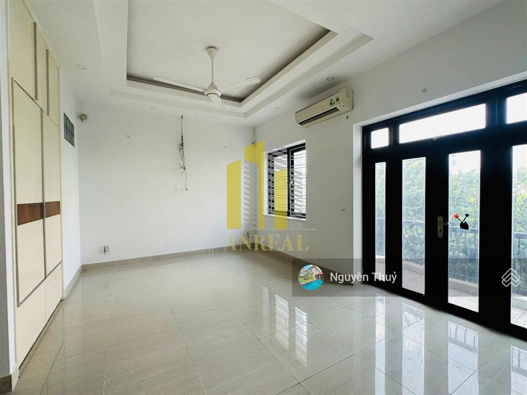 Nhà hầm trệt 1 lầu thang máy  6x23m giá 33 triệu  đường trần não