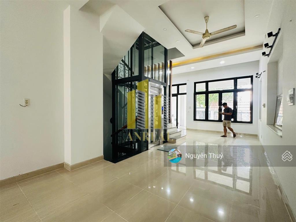 Nhà hầm trệt 1 lầu thang máy  6x23m giá 33 triệu  đường trần não
