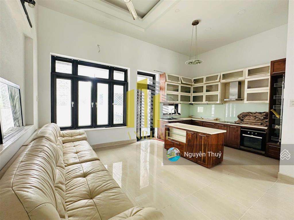 Nhà hầm trệt 1 lầu thang máy  6x23m giá 33 triệu  đường trần não