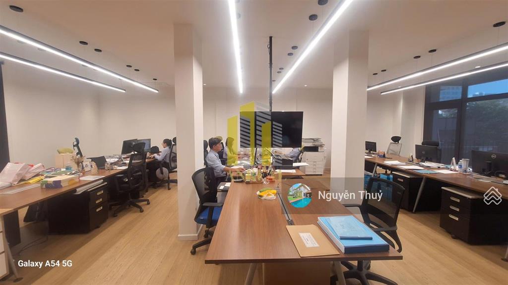 Cho thuê mặt bằng văn phòng kinh doanh 300m2 đường nguyễn hoàng  giá 60 triệu