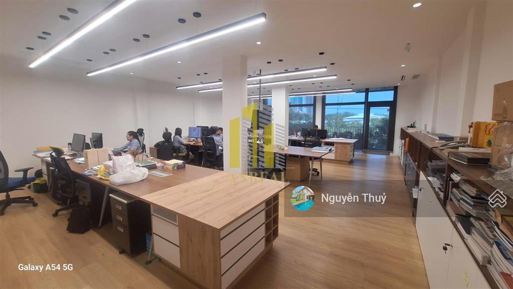 Cho thuê mặt bằng văn phòng kinh doanh 300m2 đường nguyễn hoàng  giá 60 triệu