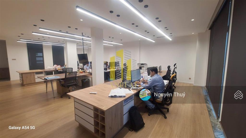 Cho thuê mặt bằng văn phòng kinh doanh 300m2 đường nguyễn hoàng  giá 60 triệu