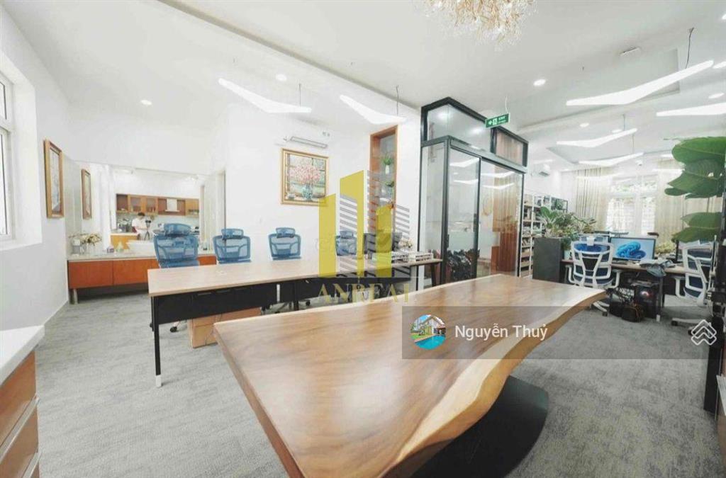 Cho thuê văn phòng full nội thất gần trần não  350m2 giá 72 triệu
