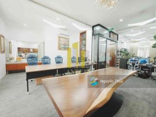 Cho thuê văn phòng full nội thất gần trần não  350m2 giá 72 triệu
