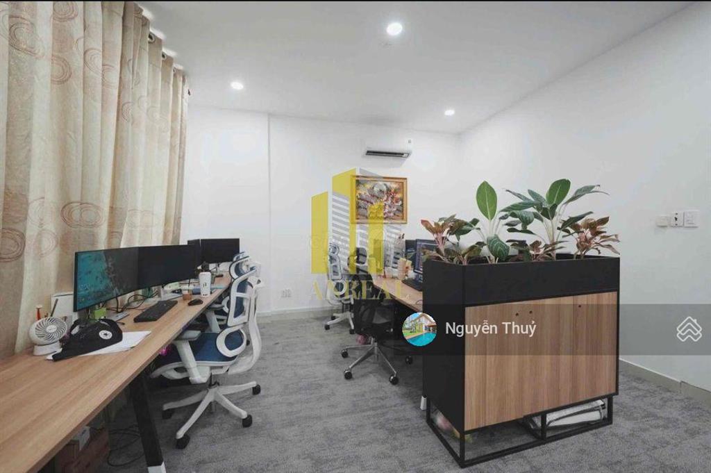 Cho thuê văn phòng full nội thất gần trần não  350m2 giá 72 triệu