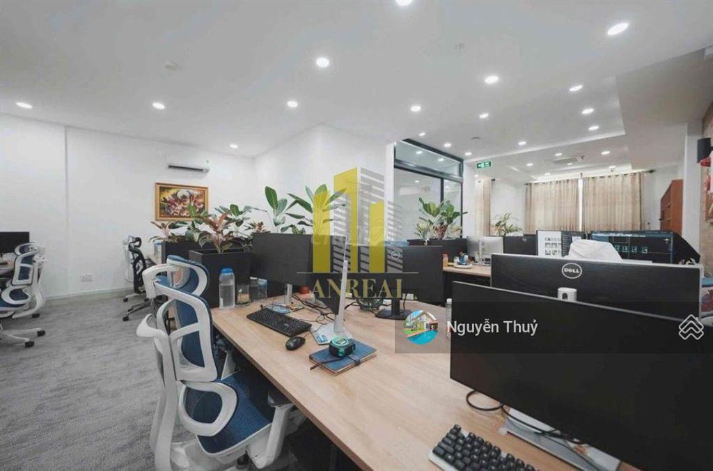Cho thuê văn phòng full nội thất gần trần não  350m2 giá 72 triệu